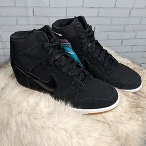 NIKE Dunk Sky Hi Essential